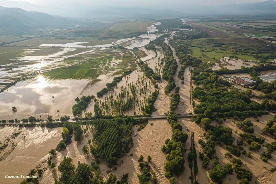 Не виждам някой да написа на профилната си снимка: Аз съм Каравелово! Аз съм Богдан! Аз съм Столетово!