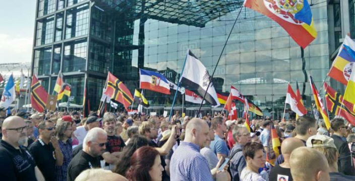 Германци четат английски медии да разберат какво става в Германия. Цензура като при соца
