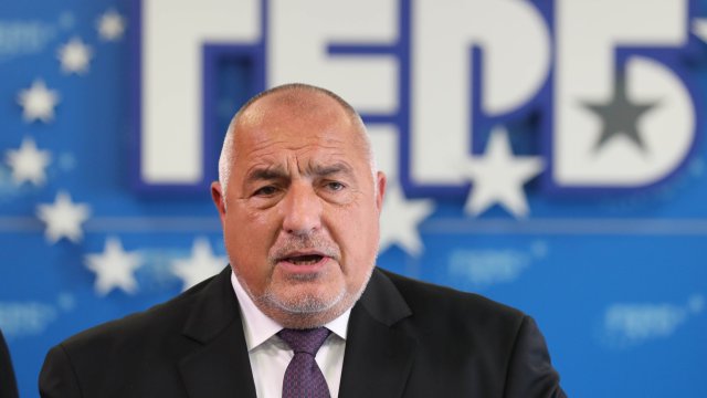 Борисов прави всичко възможно, за да изглежда така, сякаш пак не управлява