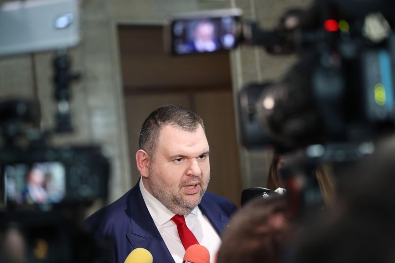 Пеевски: Джевдет Чакъров и синът му имат 500 млн. евро. Дали някой от тях е извадил една стотинка от джоба си, за да помогне на хората?