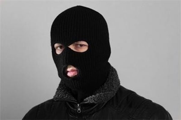 Маскирани пребиха момиче в 8 клас посред бял ден в София